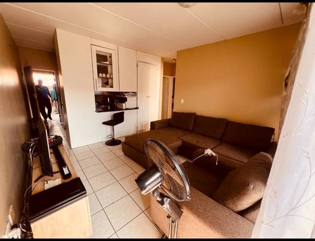 2 BEDROOM TOWNHOUSE FOR SALE IN CLARINA